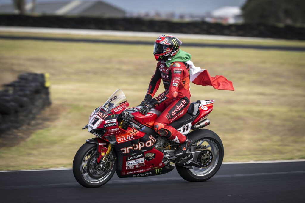 La vittoria di Bulega a Phillip Island nel 2024