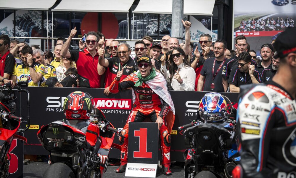 Nicolò Bulega rinnova con Ducati Aruba e sogna la MotoGP