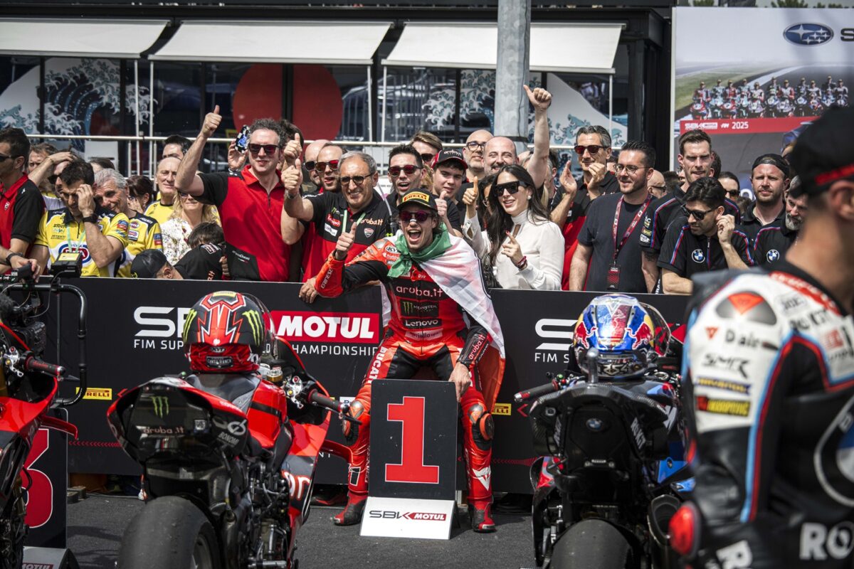 Nicolò Bulega rinnova con Ducati Aruba e sogna la MotoGP