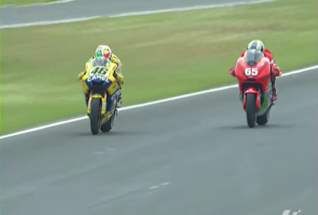 Rossi e Capirossi sul rettilineo del Mugello