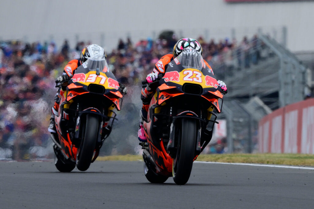 Enea Bastianini e Pedro Acosta in azione durante la stagione 2025 (© Red Bull Content Pool)