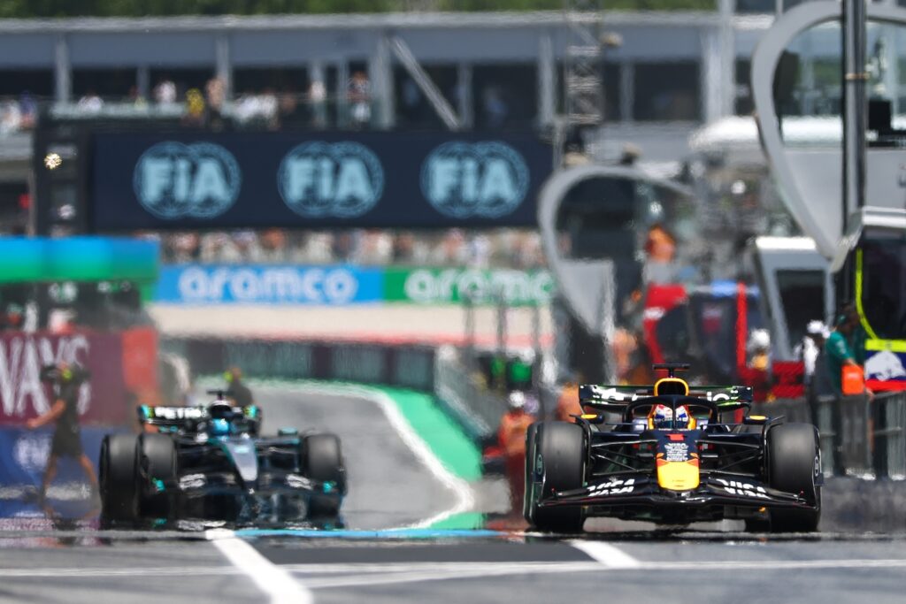 Verstappen è a rischio squalifica per la lotta con Russell in Spagna (© Red Bull Content Pool)