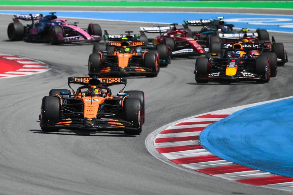 La partenza del GP di Barcellona. La gara catalana è confermata nel calendario F1 2026 (© Red Bull Content Pool)