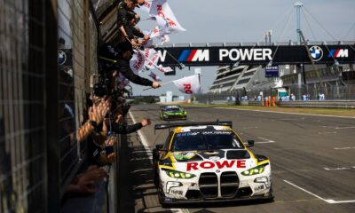 La #98 BMW sul traguardo della 24 Ore del Nurburgring 2025 (© SRO)