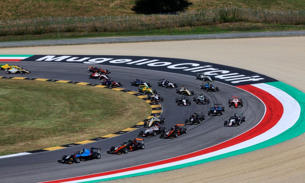 La partenza di Gara 1 della F4 al Mugello 2025
