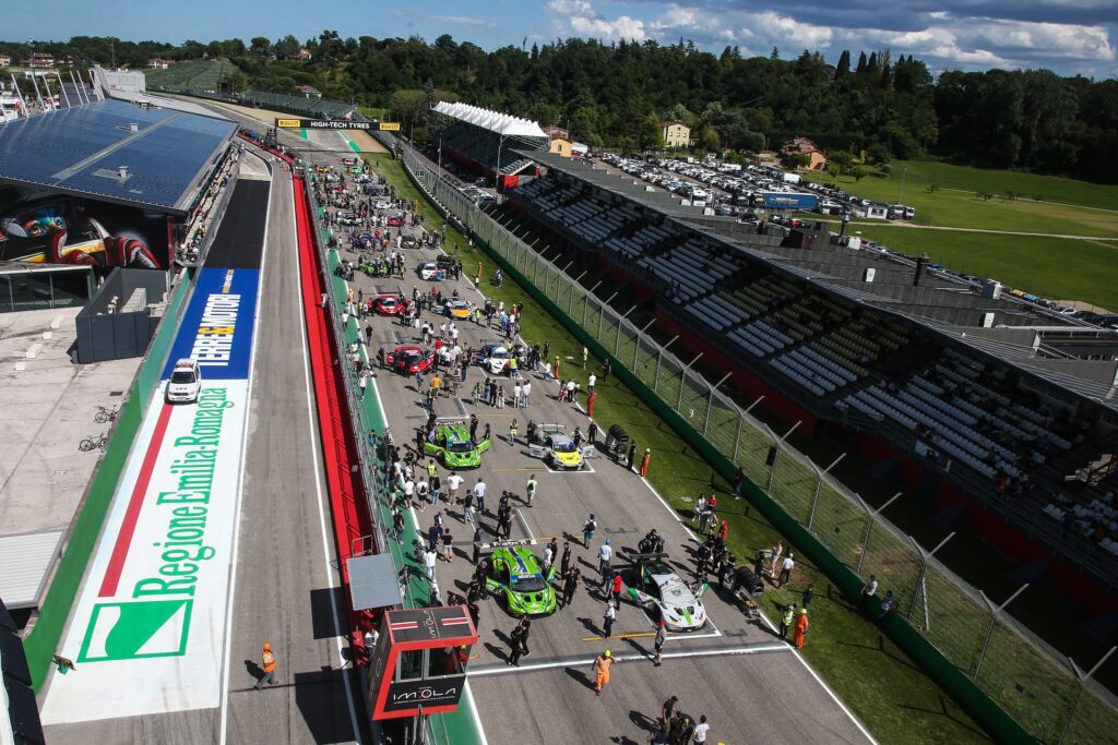 La griglia di partenza del GT Italiano a Imola nel 2024