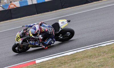Beatriz Neila, vincitrice di Gara 2 del WorldWCR a Donington 2025