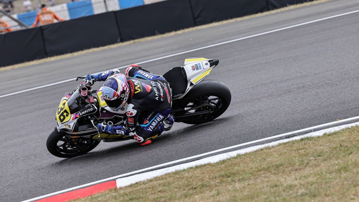 Beatriz Neila, vincitrice di Gara 2 del WorldWCR a Donington 2025