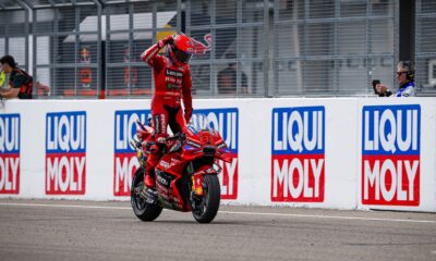 L'esultanza di Marc Marquez dopo la vittoria al Sachsenring (© Ducati)