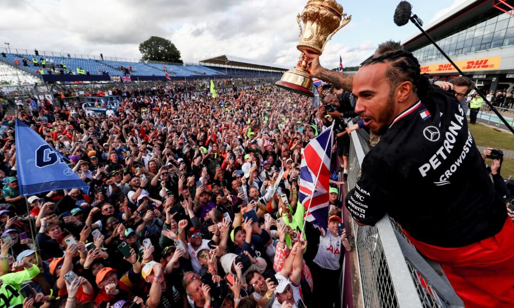 Lewis Hamilton festeggia la sua ultima vittoria a Silverstone nel 2024
