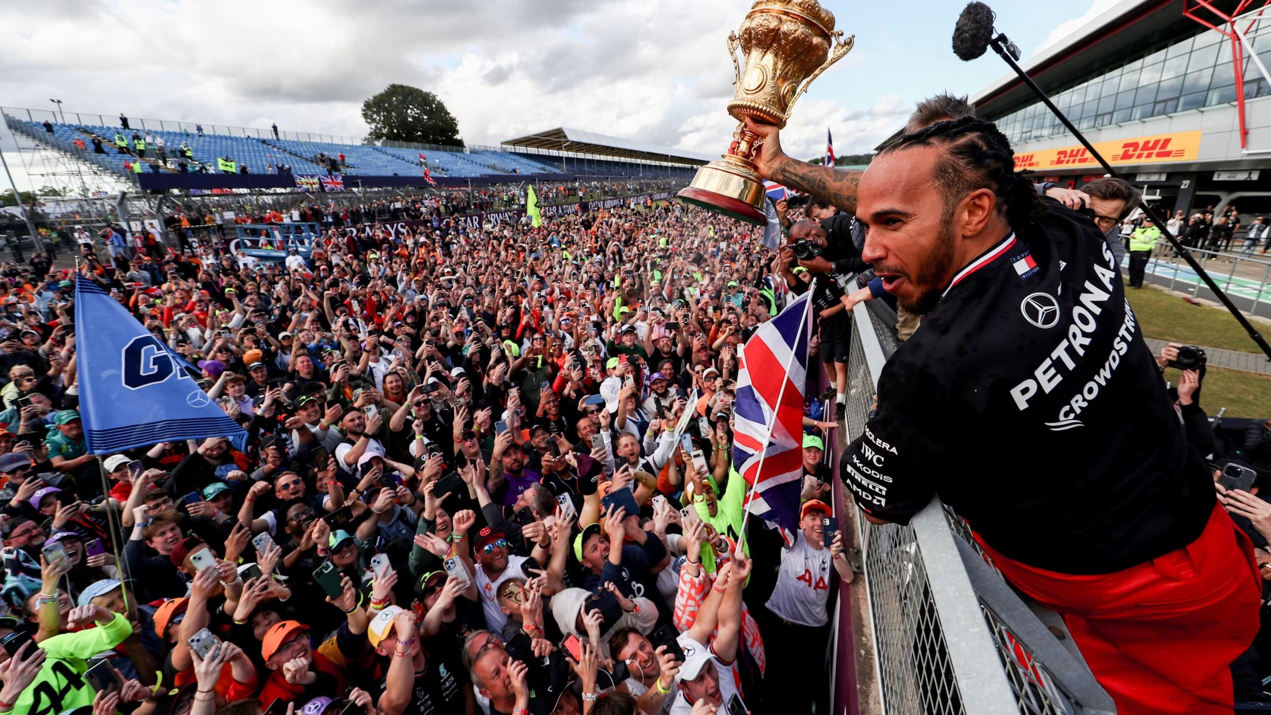 Lewis Hamilton festeggia la sua ultima vittoria a Silverstone nel 2024