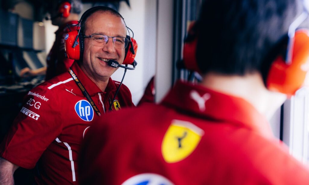 Il direttore Tecnico Ferrari Loic Serra ai box
