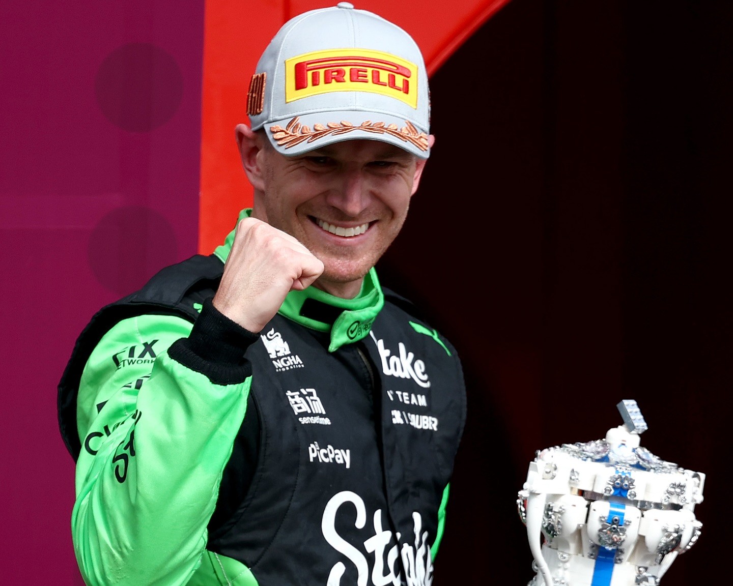 Nico Hülkenberg sul podio del GP di Gran Bretagna 2025
