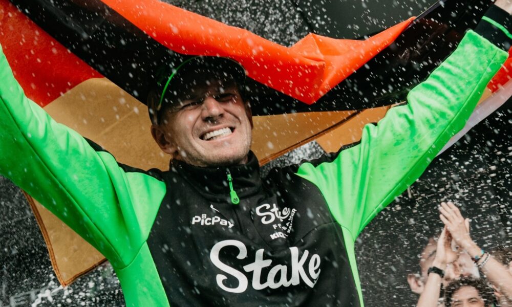 Nico Hülkenberg durante i festeggiamenti dopo il podio nel GP di Silverstone