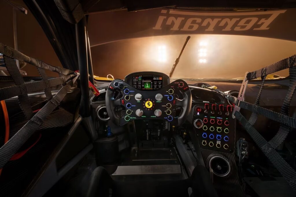 L'abitacolo della Ferrari 296 GT3 Evo (© Ferrari)