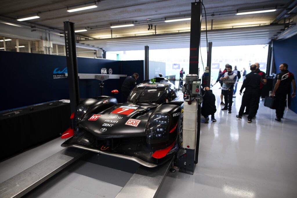 La Toyota #7 durante le verifiche tecniche (© FIAWEC - DPPI)