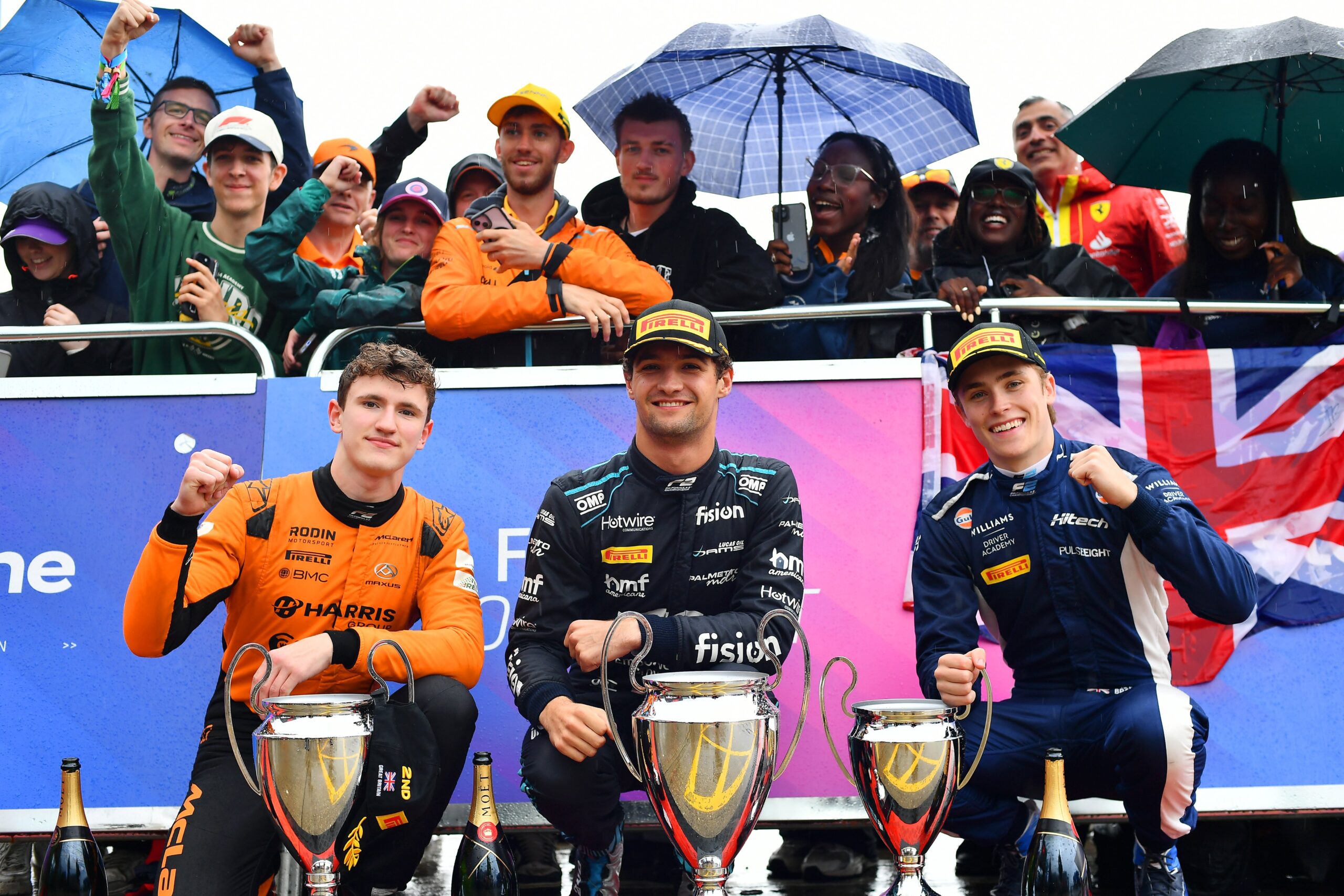 Il podio della Feature Race di F2 a Silverstone
