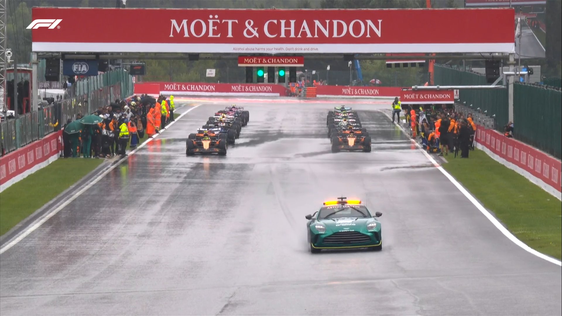 Il tentativo di partenza del GP di Spa 2025 sotto Safety Car (© F1)