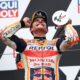 Marc Marquez festeggia il ritorno alla vittoria al Sachsenring nel 2021. La prima dopo l'incidente del 2020
