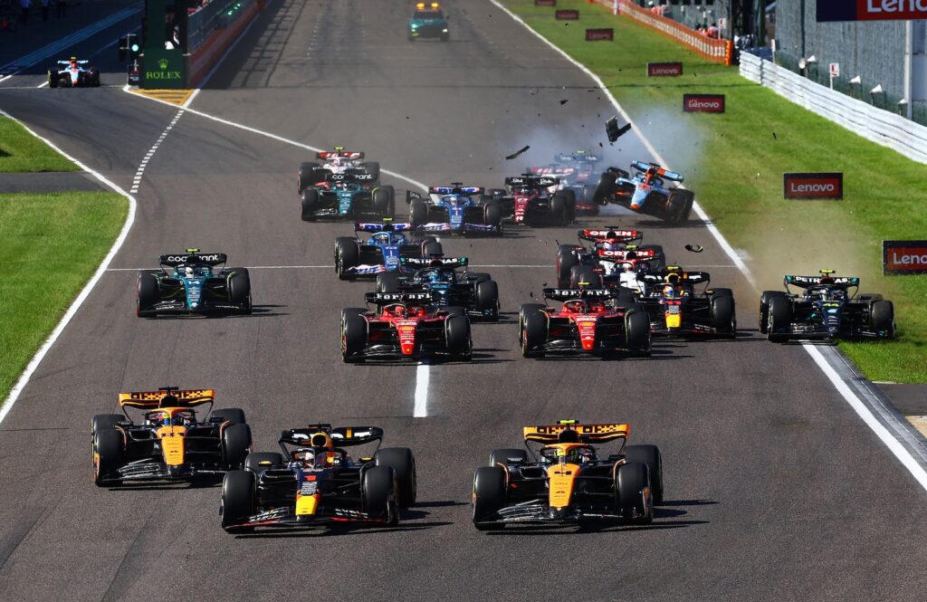Un incidente in partenza (© Red Bull Content Pool)