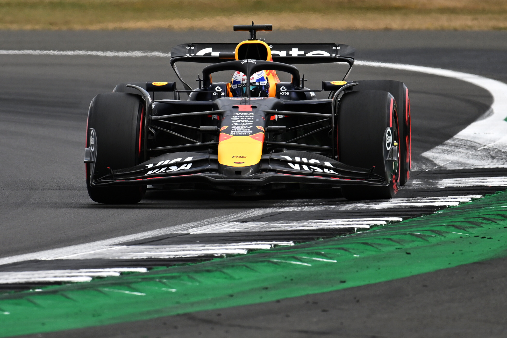 Verstappen durante le qualifiche del GP della Gran Bretagna 2025 (© Red Bull Content Pool)
