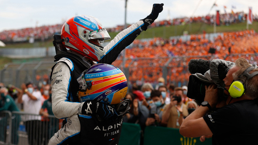 Esteban Ocon mentre festeggia la sua prima vittoria nel GP d'Ungheria 2021