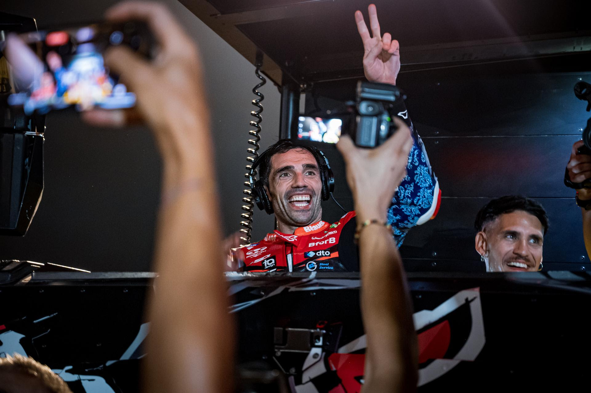 Michele Pirro mentre festeggiava la vittoria alla Racing Night 2024