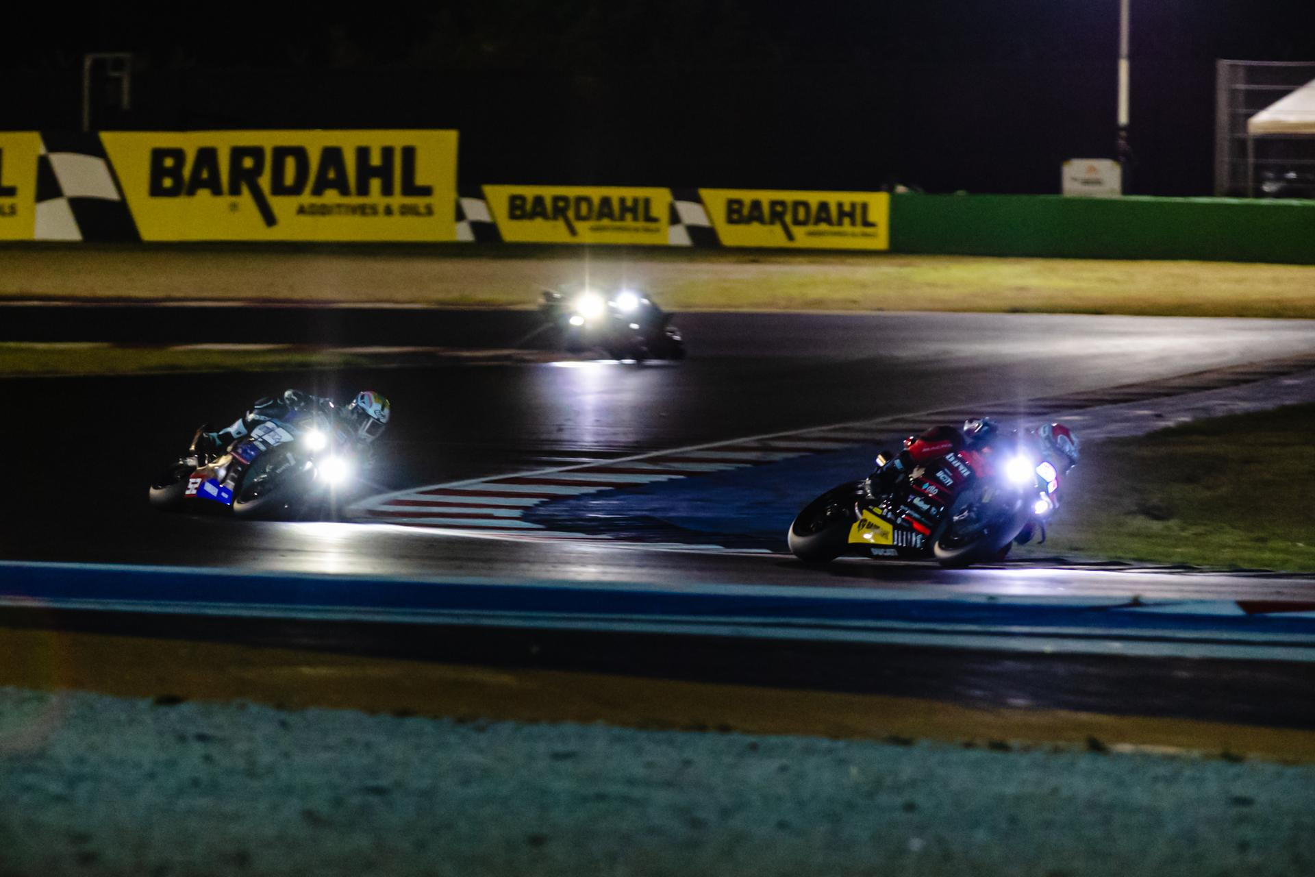I piloti SBK in azione durante la Racing Night 2024