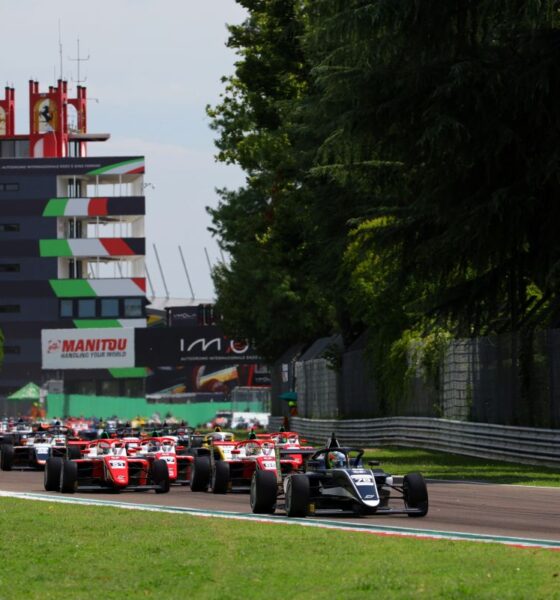 La partenza di Gara 1 della F4 2025 a Imola