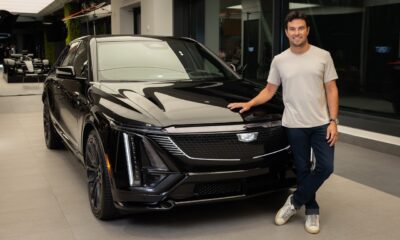 Perez con una Cadillac stradale (© Cadillac F1)