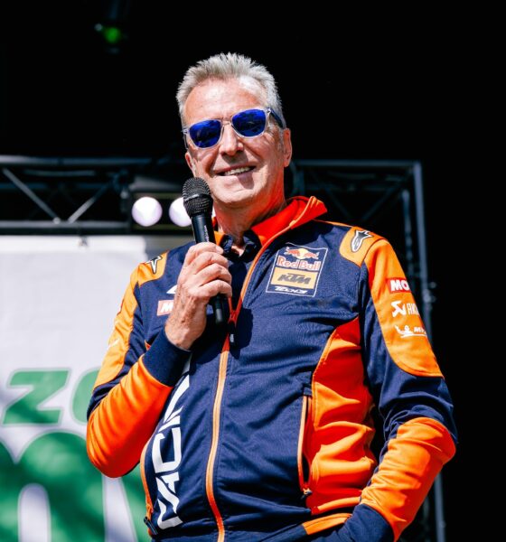 Hervè Poncharal sul palco della fanzone durante il GP di Francia 2025