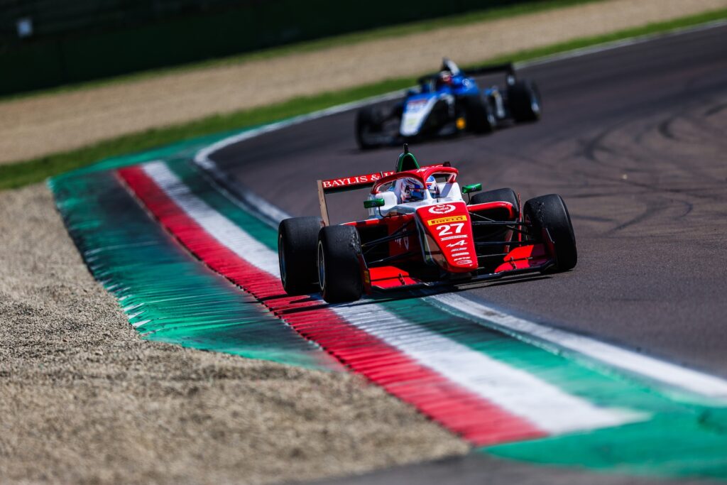 Freddie Slater impegnato sulla sua Prema a Imola