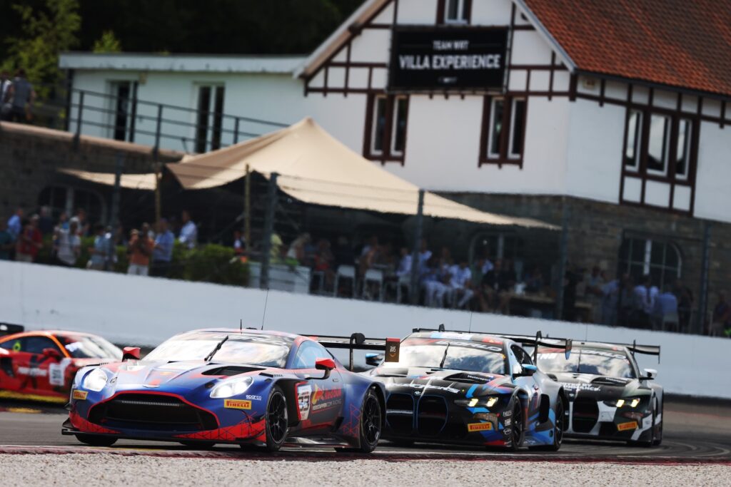 La #33 Aston Martin Verstappen.com (JEP/SRO)