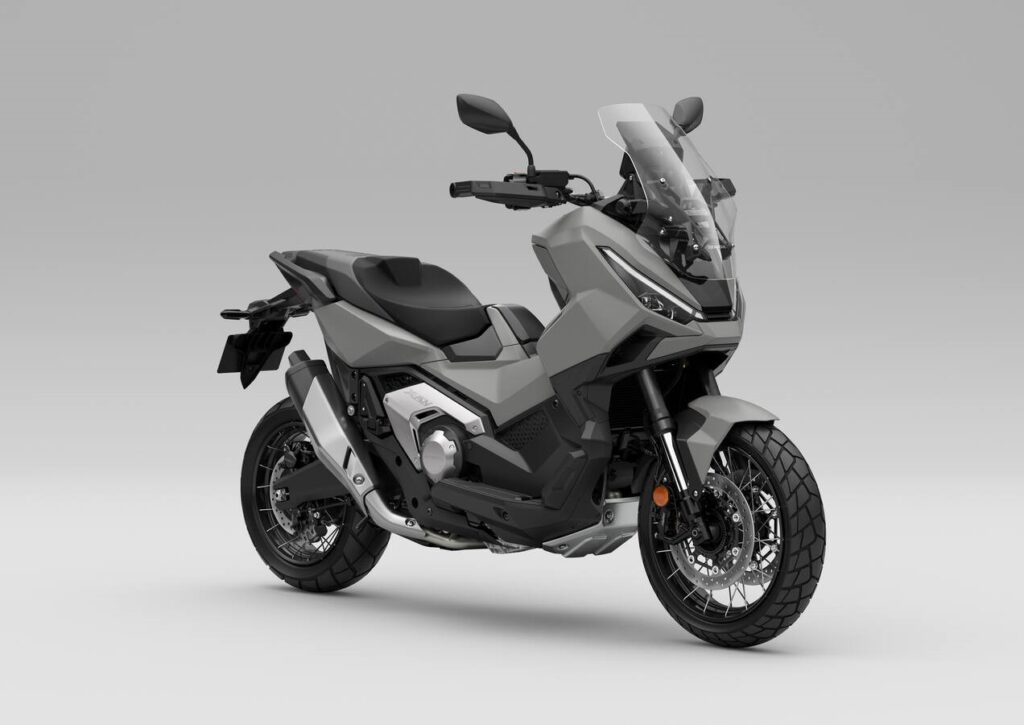 L'X-ADV in colorazione ‘Mat Deep Mud Gray’ (© Honda)