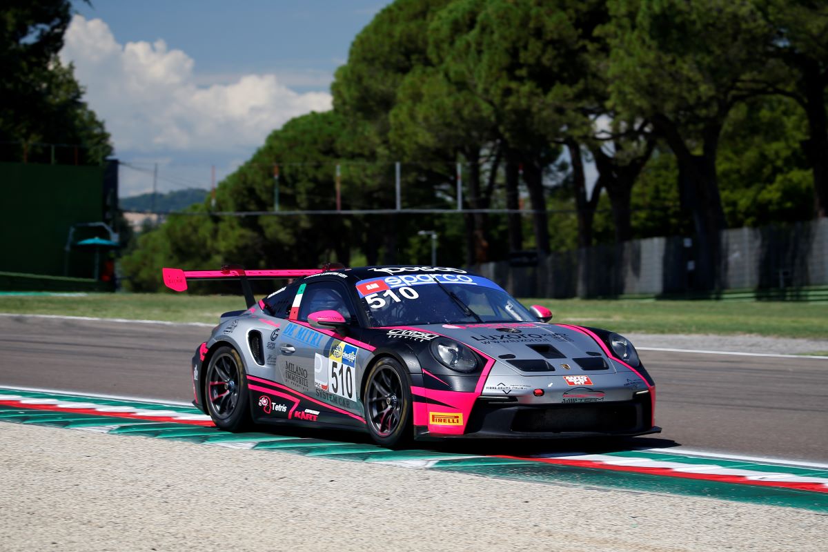 La Porsche di Segattini-Levy-Sonzogni in azione a Imola