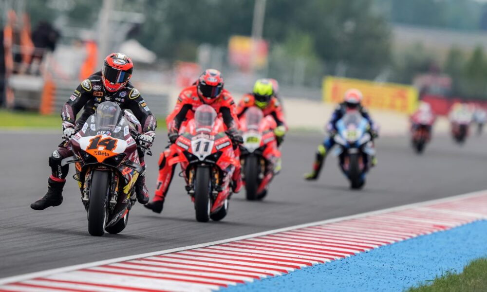 La WSBK in azione al Balaton Park nel 2025 (© WorldSBK)