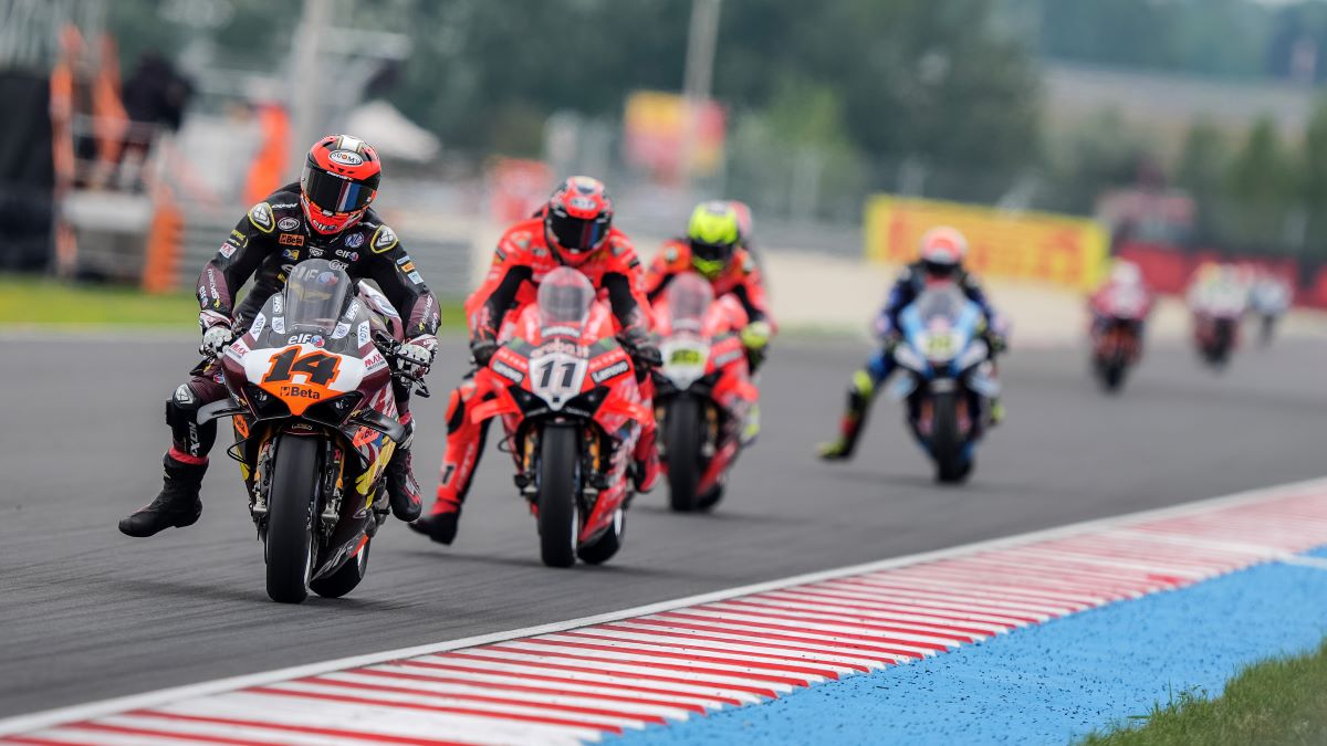 La WSBK in azione al Balaton Park nel 2025 (© WorldSBK)