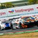La #59 McLaren Garage 59 davanti alla #63 Lamborghini GRT a Magny-Cours