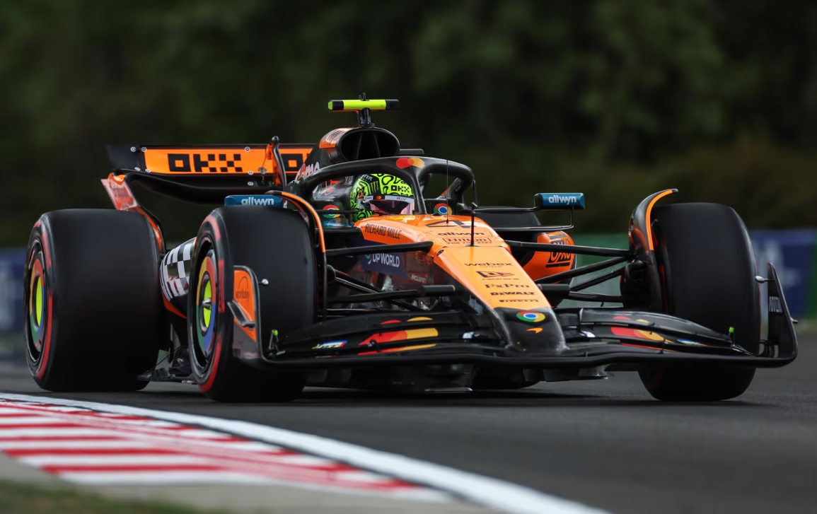Lando Norris davanti nelle libere in Ungheria con la sua McLaren