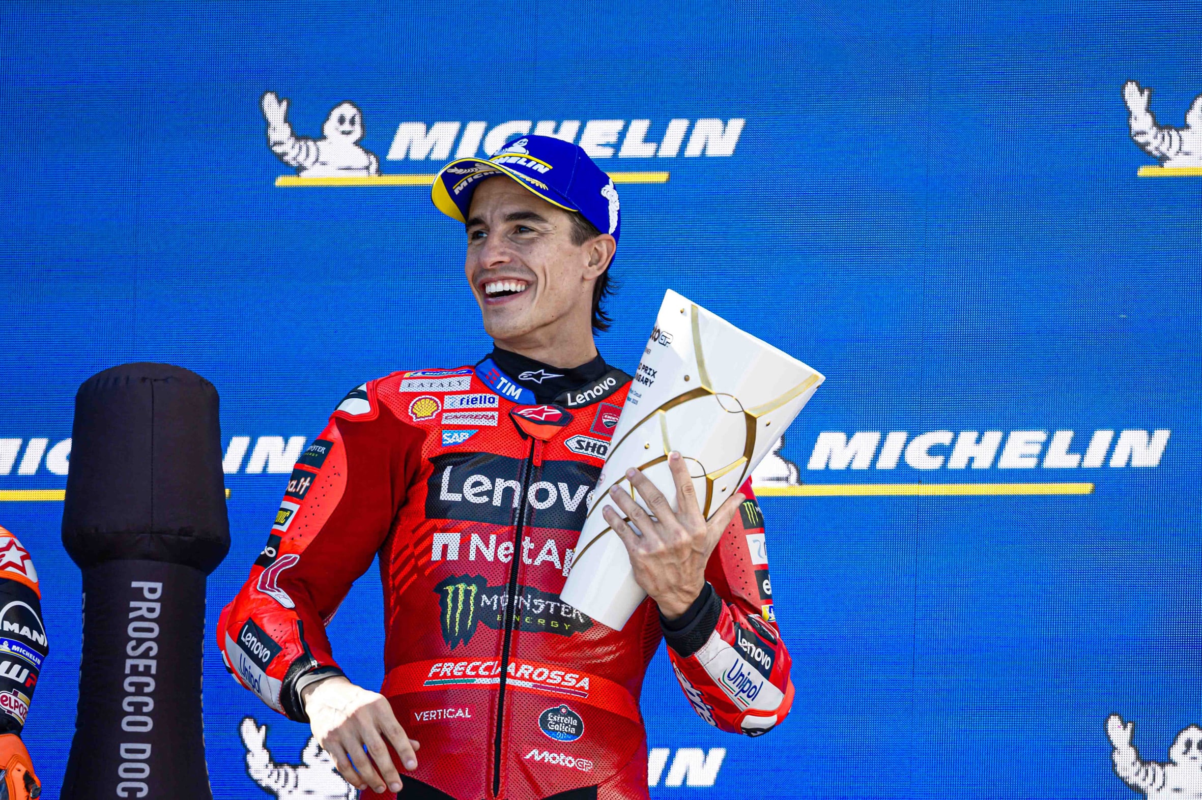 Marc Marquez sul podio al Balaton Park (© Ducati)