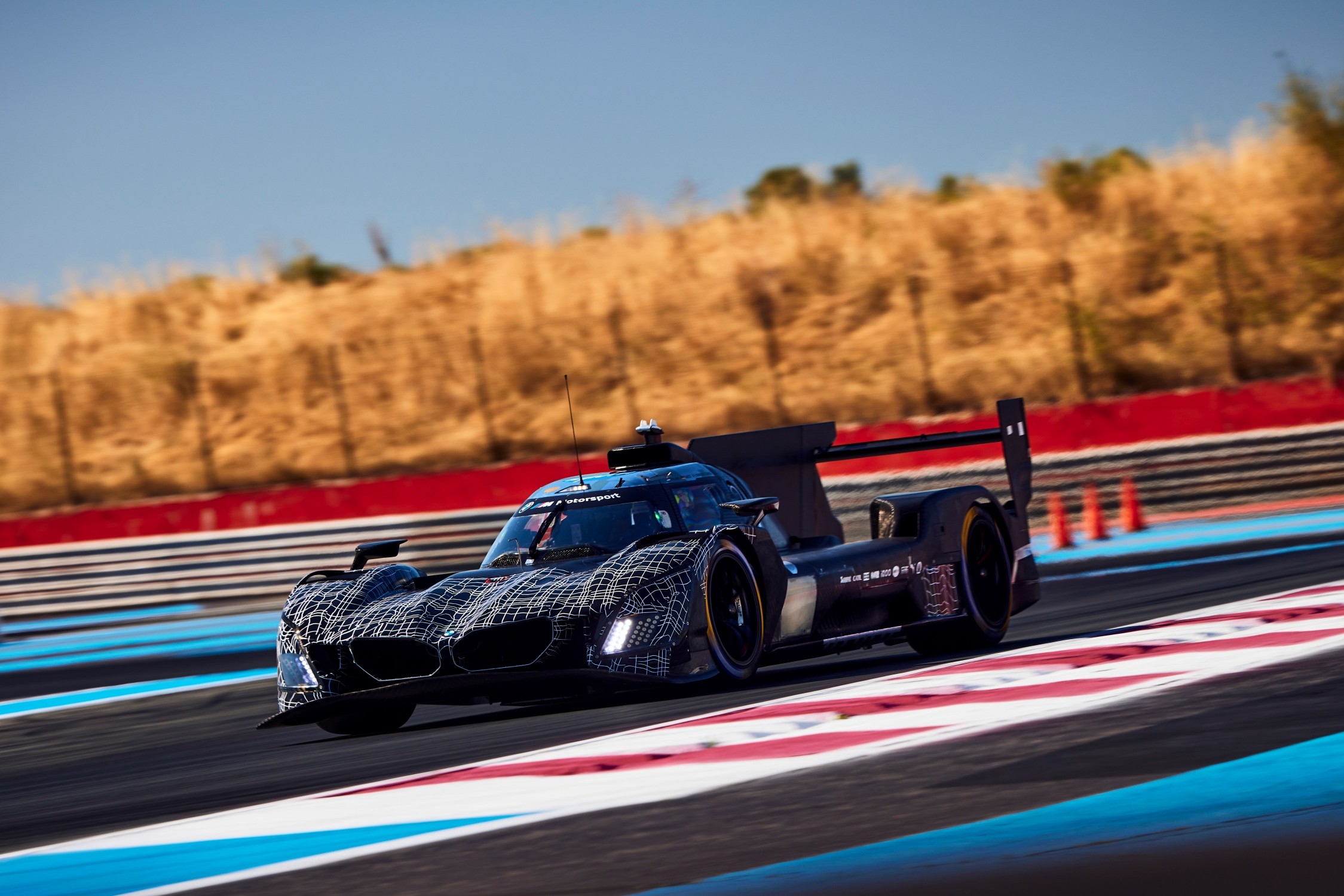 La BMW M Hybrid V8 2026 a Le Castellet (© BMW)