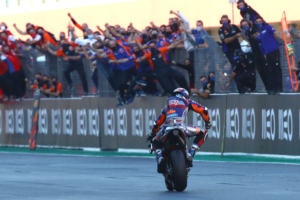 Miguel Oliveira sul traguardo del GP del Portogallo 2020
