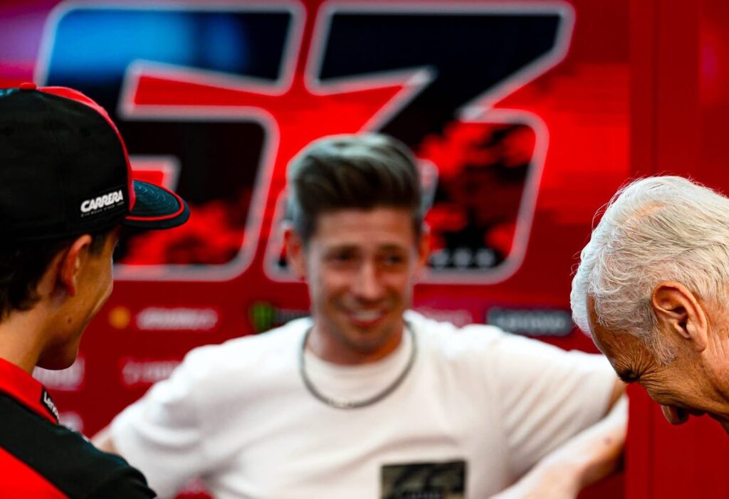 Stoner nel box Ducati