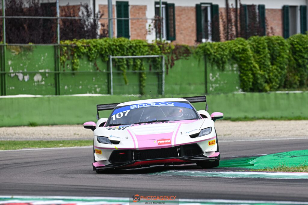 La #107 Ferrari AF Corse di Mac e Bogh-Sorensen 
