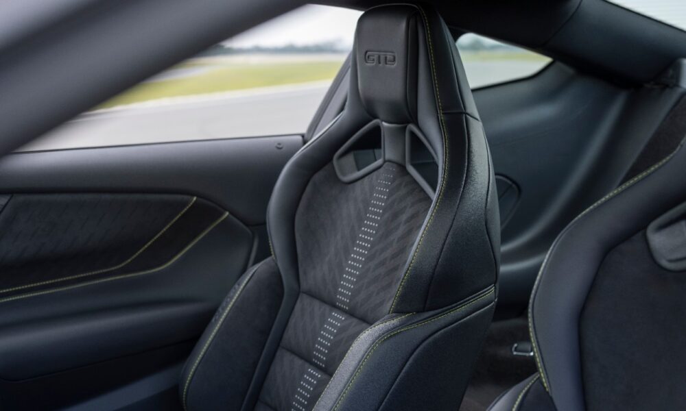 Ford Mustang GTD Liquid Carbon sedili
