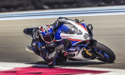 La GSX-R1000R blu in azione in pista