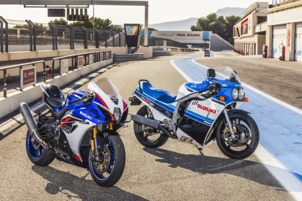 La GSX-R1000R accanto alla prima GSX-R750