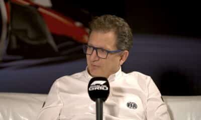 Nikolas Tombazis durante un'intervista (© YouTube Formula 1)