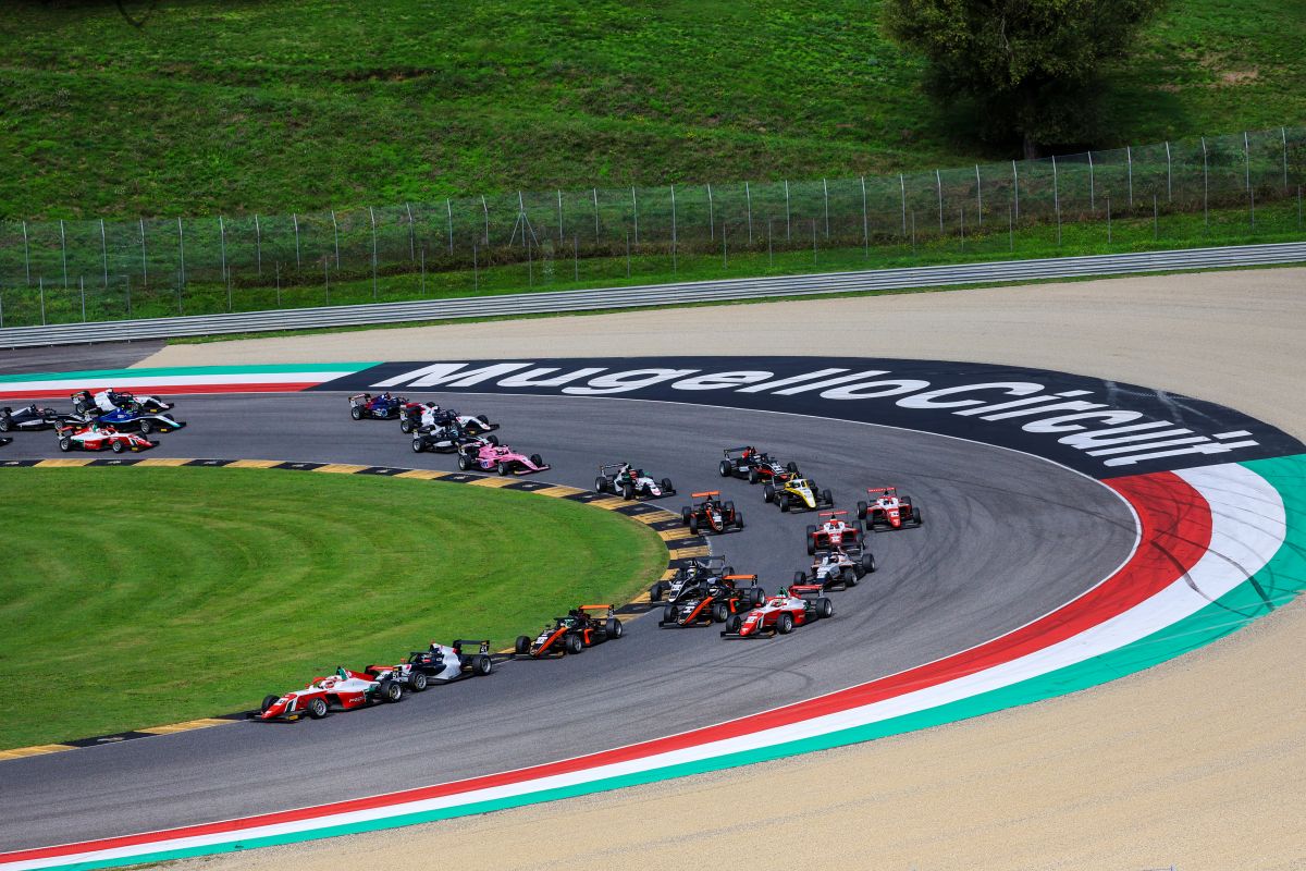 La partenza di Gara 1 dell'E4 Championship al Mugello