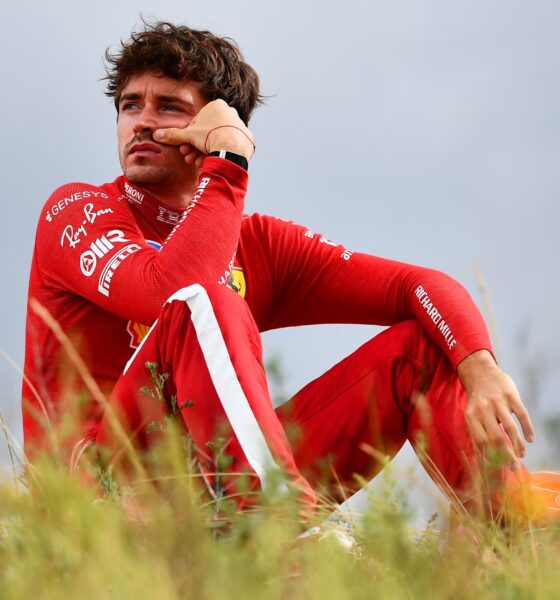 Charles Leclerc sconsolato dopo lo zero di Zandvoort (© F1)